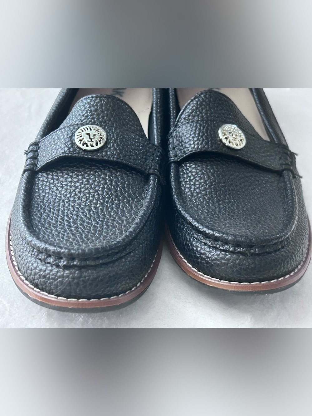 Anne Klein Women’s Black Pebbled Loafers with Silver Medallion Size 10 - Picture 4 of 9